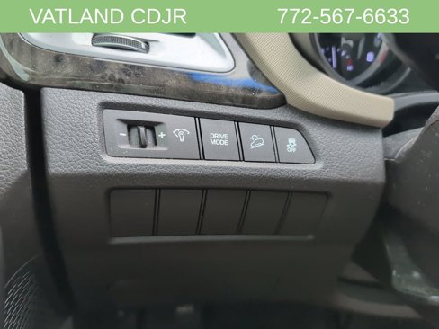 Used 2017 Hyundai Santa Fe SE image 17