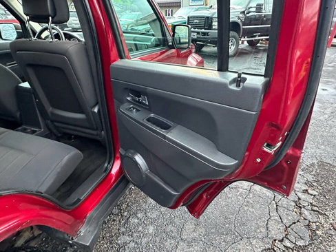 Used 2012 Jeep Liberty Sport image 19