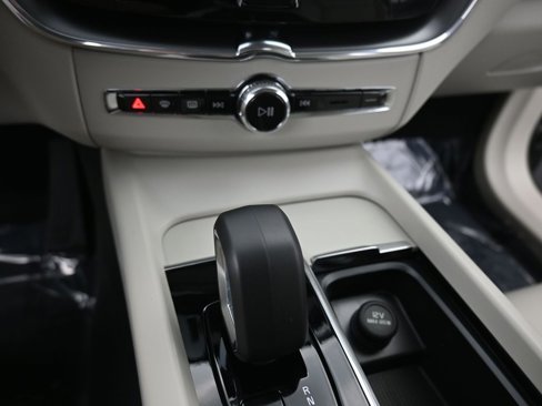 New 2025 Volvo XC60 B5 Core image 24