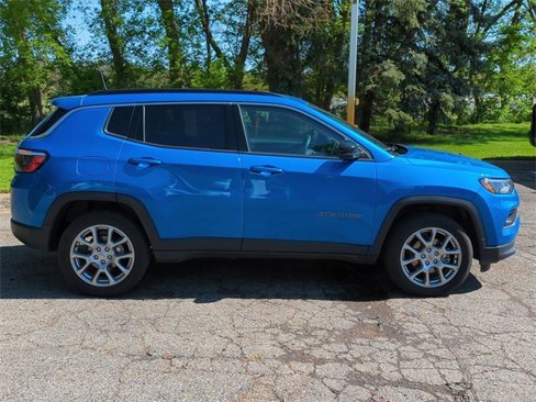 Used 2022 Jeep Compass Latitude image 6