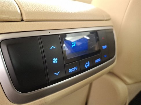 Used 2017 Toyota Highlander Limited image 16