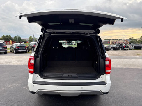 Used 2018 Ford Expedition XLT image 11