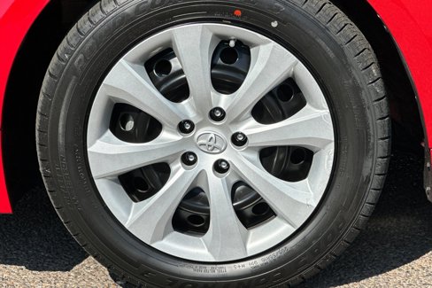 Used 2021 Toyota Corolla LE image 24