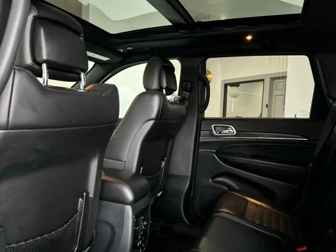 Used 2018 Jeep Grand Cherokee Limited image 24