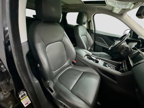 Used 2017 Jaguar F-PACE Premium image 34