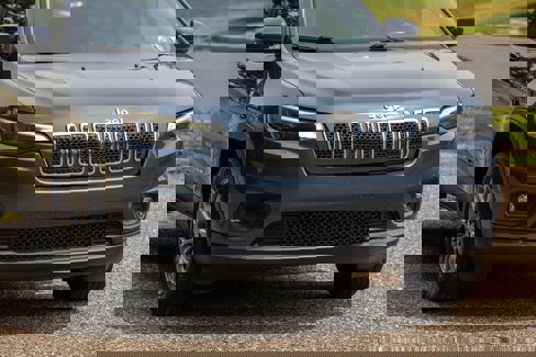 Used 2019 Jeep Cherokee Latitude Plus w/ Cold Weather Group image 6