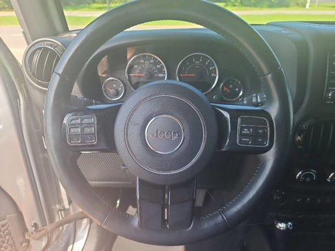 Used 2015 Jeep Wrangler Unlimited Sahara image 12
