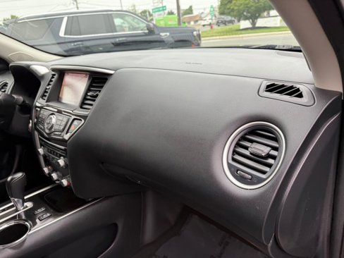 Used 2019 Nissan Pathfinder SL image 34