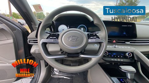Used 2024 Hyundai Elantra SEL image 17