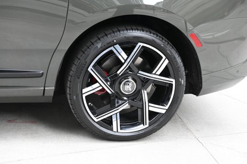 New 2025 Rolls-Royce Cullinan Black Badge image 26