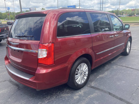 Used 2013 Chrysler Town & Country Touring-L w/ Premium Group image 3