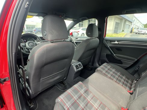 Used 2015 Volkswagen GTI SE image 27