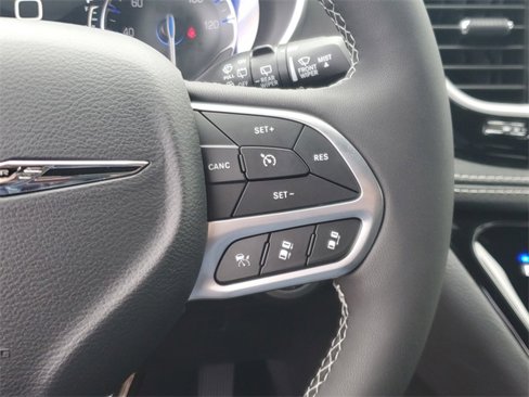 New 2025 Chrysler Pacifica Select image 23