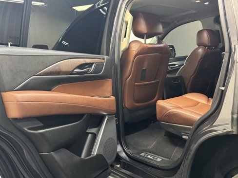 Used 2015 Cadillac Escalade Luxury image 28