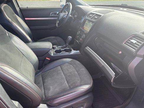 Used 2018 Ford Explorer XLT w/ Equipment Group 202A image 25