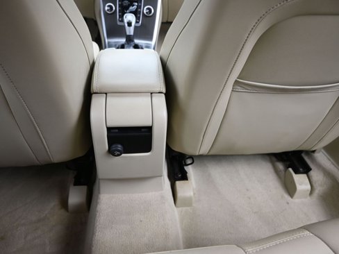 Used 2016 Volvo XC60 T6 w/ Proximity Package image 32