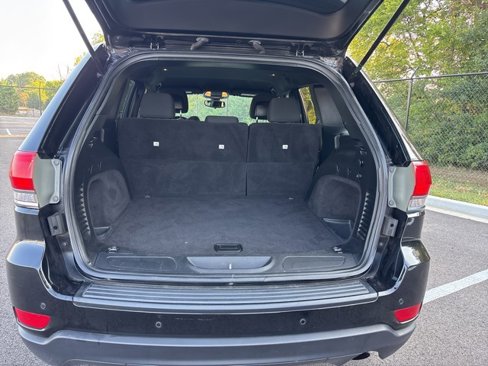 Used 2017 Jeep Grand Cherokee Laredo w/ Quick Order Package 2BE image 10