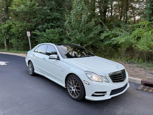 Used 2012 Mercedes-Benz E 550 4MATIC Sedan image 4