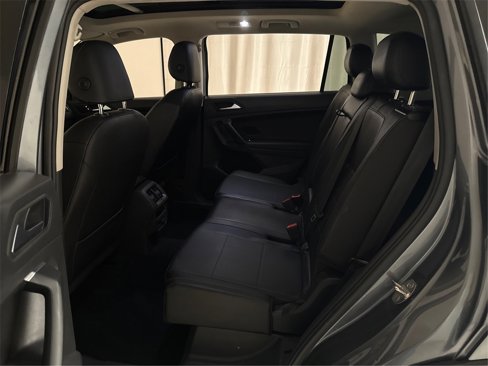 Used 2019 Volkswagen Tiguan SE w/ Panoramic Sunroof Package image 38
