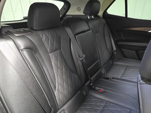 Used 2023 Buick Envision Avenir image 17