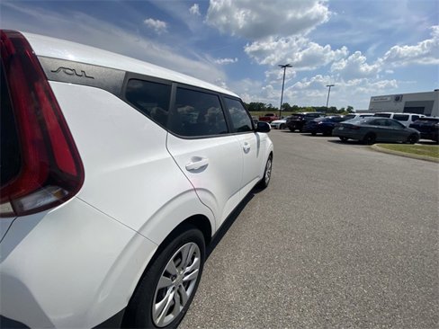 Used 2022 Kia Soul LX image 10
