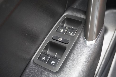 Used 2018 Volkswagen Passat 2.0T image 22