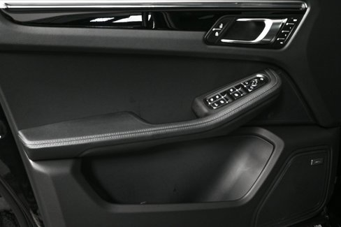 Used 2025 Porsche Macan image 6