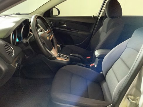 Used 2014 Chevrolet Cruze LT image 16