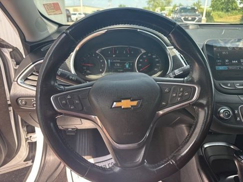 Used 2018 Chevrolet Malibu LT image 16
