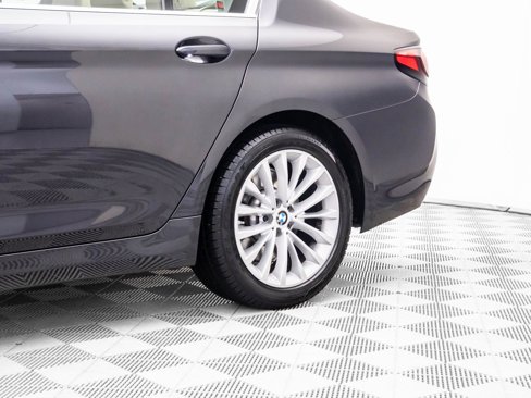 Certified 2022 BMW 530i xDrive w/ Premium Package image 38