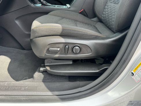 Used 2021 Chevrolet Equinox LT w/ Driver Convenience Package image 14