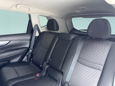 Used 2018 Nissan Rogue SV image 39