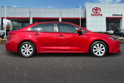 Used 2021 Toyota Corolla LE image 3