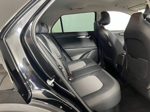 Used 2023 Kia Niro LX image 29