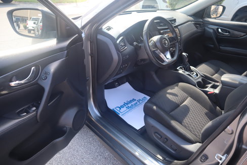 Used 2019 Nissan Rogue SV image 3