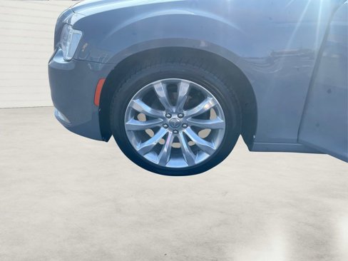 Used 2019 Chrysler 300 Touring w/ Chrome Appearance Package image 21