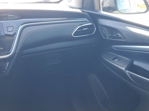 Used 2023 Chevrolet Bolt EUV LT w/ Convenience Package image 11