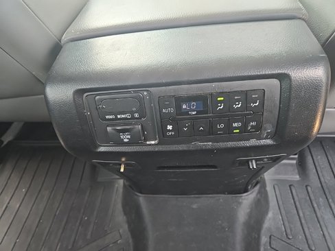 Used 2013 Toyota Sequoia Limited image 19