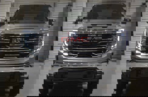 Used 2025 GMC Sierra 1500 SLT image 2