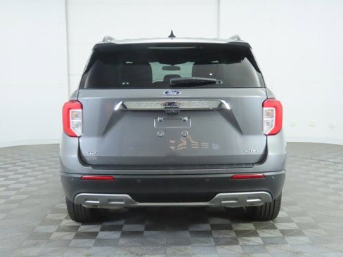 Used 2023 Ford Explorer XLT w/ Equipment Group 202A image 6