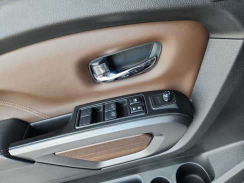 Used 2017 Nissan Titan Platinum Reserve image 16