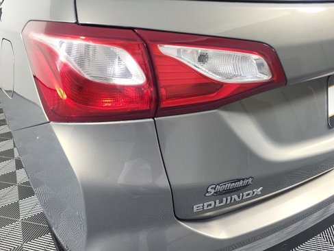 Used 2018 Chevrolet Equinox LT w/ Sun & Infotainment Package image 12