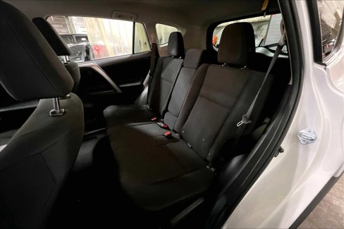 Used 2018 Toyota RAV4 LE image 20
