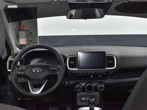Certified 2024 Hyundai Venue SEL image 9