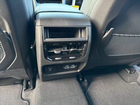New 2025 Jeep Grand Cherokee Laredo w/ Luxury Tech Group I image 16
