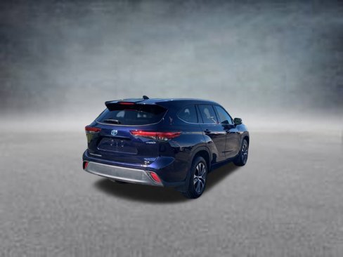 Used 2022 Toyota Highlander XLE image 4