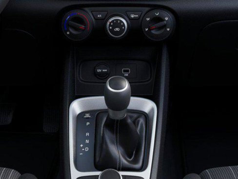 New 2025 Hyundai Venue SE image 16