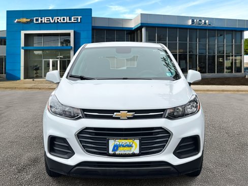Used 2020 Chevrolet Trax LS image 2