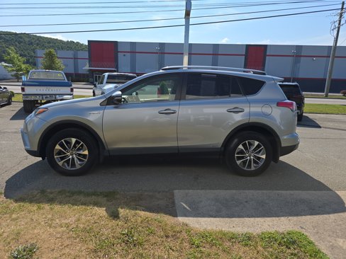 Used 2018 Toyota RAV4 LE image 7