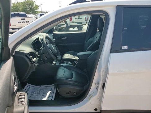 Used 2023 Jeep Cherokee Altitude Lux image 11